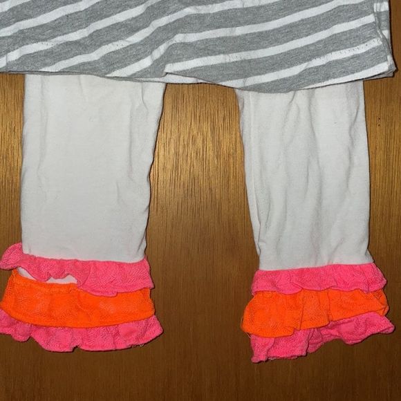 •COUNTING DASIES• Bouqitue style little girls neon parrots outfit in size 4 EUC - Picture 7 of 10